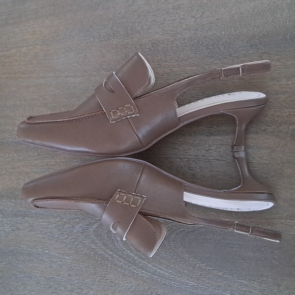 Journee Amory Kitten Heel Loafers  - Color: Brown - Size: 10 Wide - Picture 6 of 9